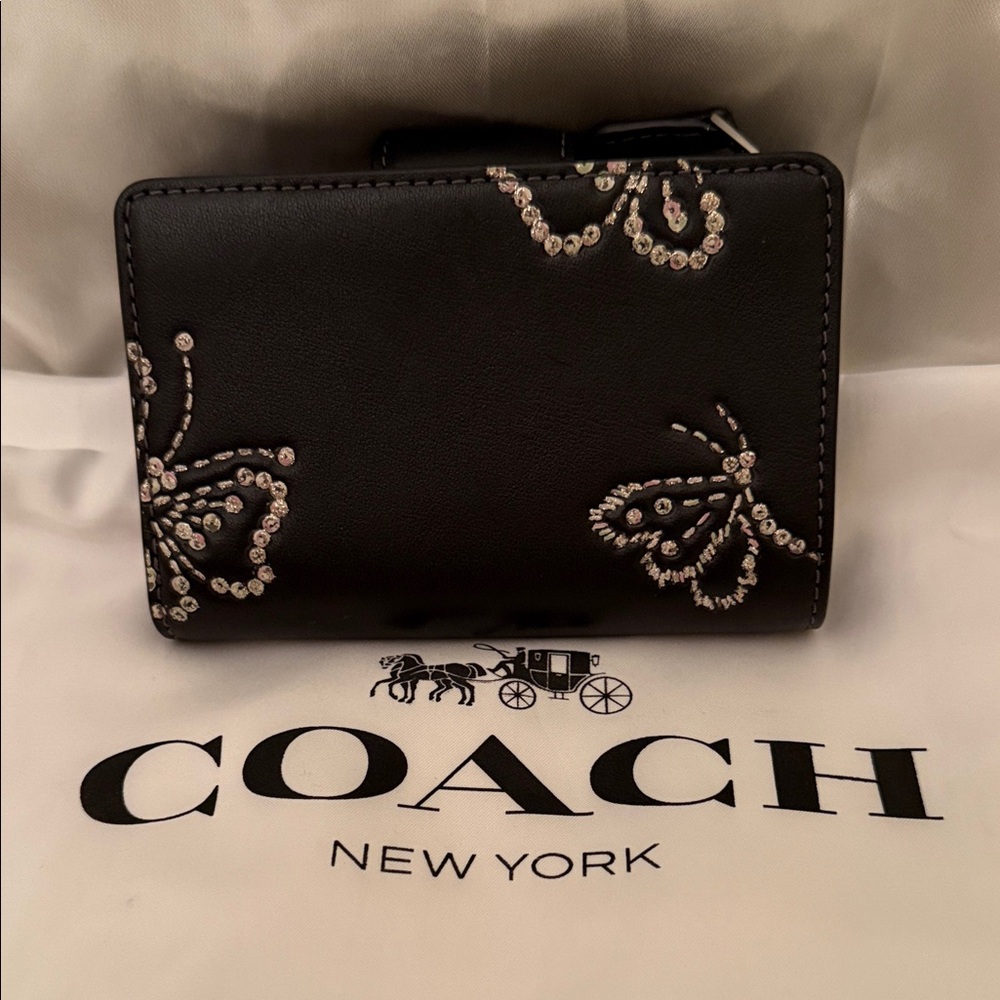 🖤🩶Coach NWT Medium Corner Zip Wallet With Silver‎ Sparkling Butterfly Print - Picture 5 of 8